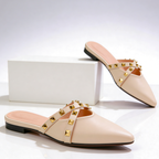 Sandalias Odette con tachuelas y tiras cruzadas