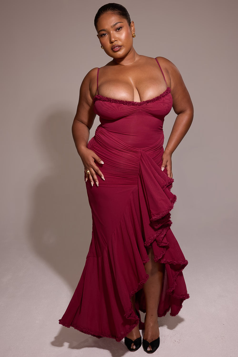 Gabbi™| robe à volants en dentelle et drapé sur le devant