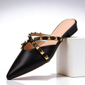 Sandalias Odette con tachuelas y tiras cruzadas