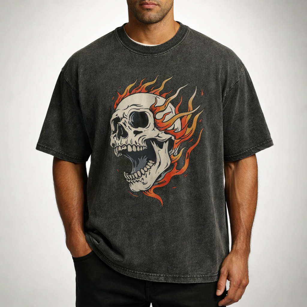 T-shirt oversize délavé à motif tête de mort enflammée