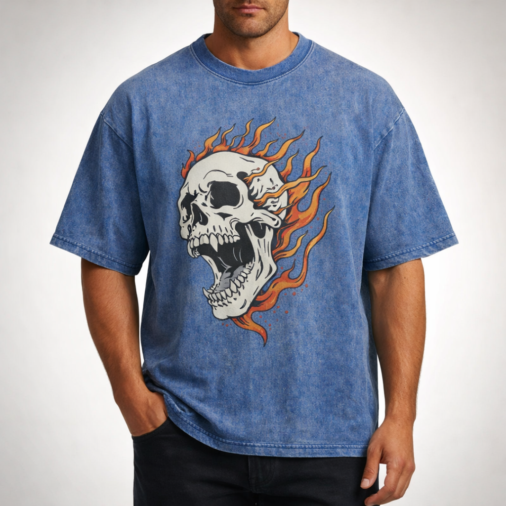 T-shirt oversize délavé à motif tête de mort enflammée