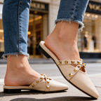 Sandalias Odette con tachuelas y tiras cruzadas