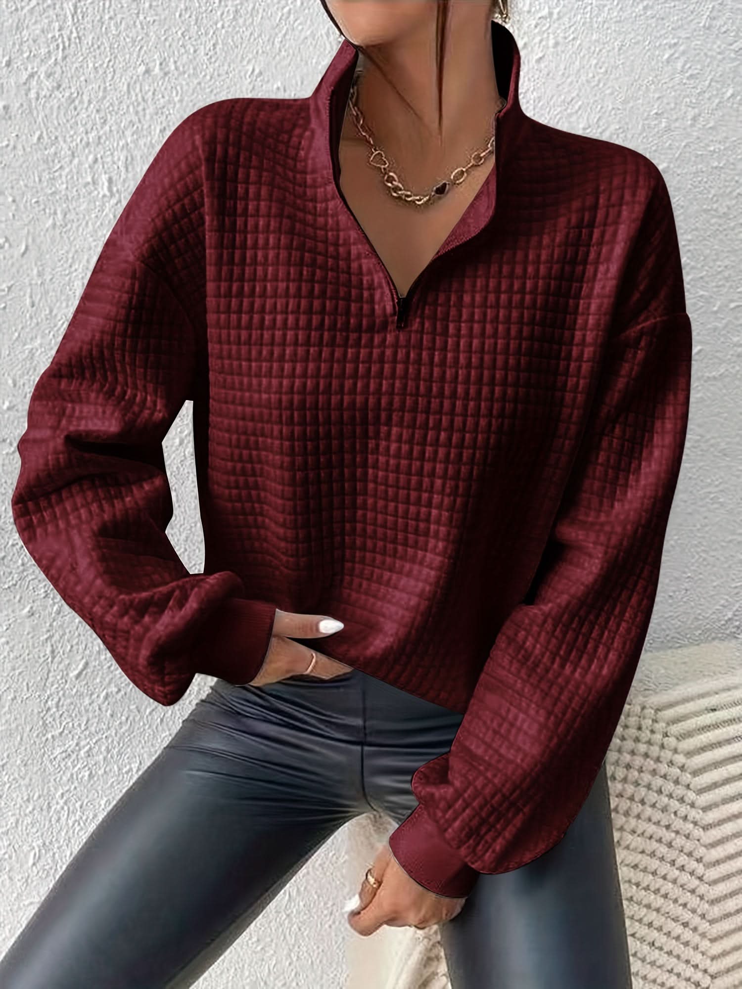 Lena | Suéter gofrado de cuello alto con cremallera corta