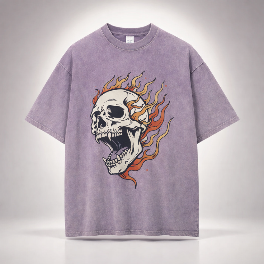 T-shirt oversize délavé à motif tête de mort enflammée